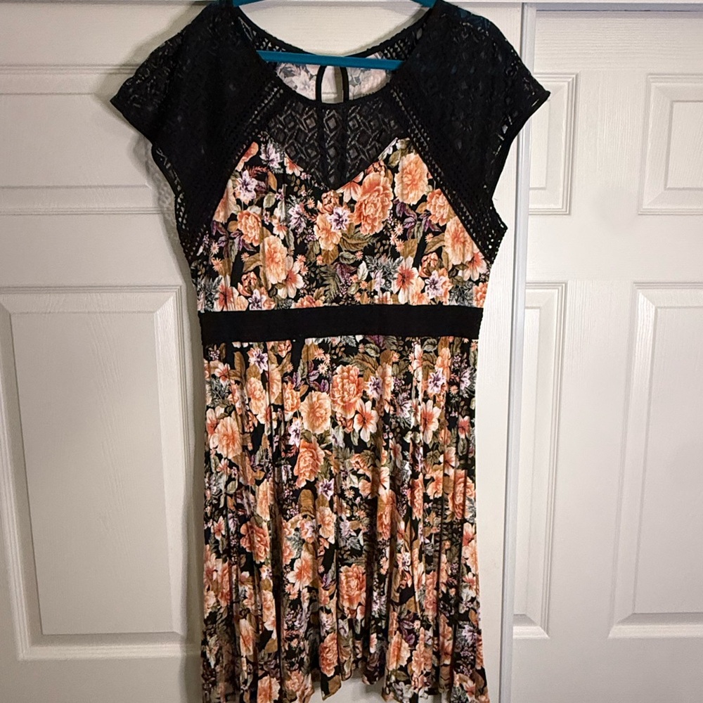 torrid Black Lace Yoke Floral Midi Dress with Peach Blooms